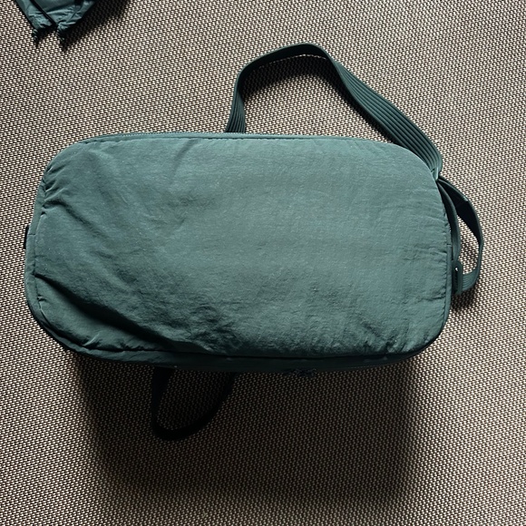LULULEMON 3 IN 1 GYM DUFFLE BAG RAINFOREST GREEN 30L - Picture 8 of 16